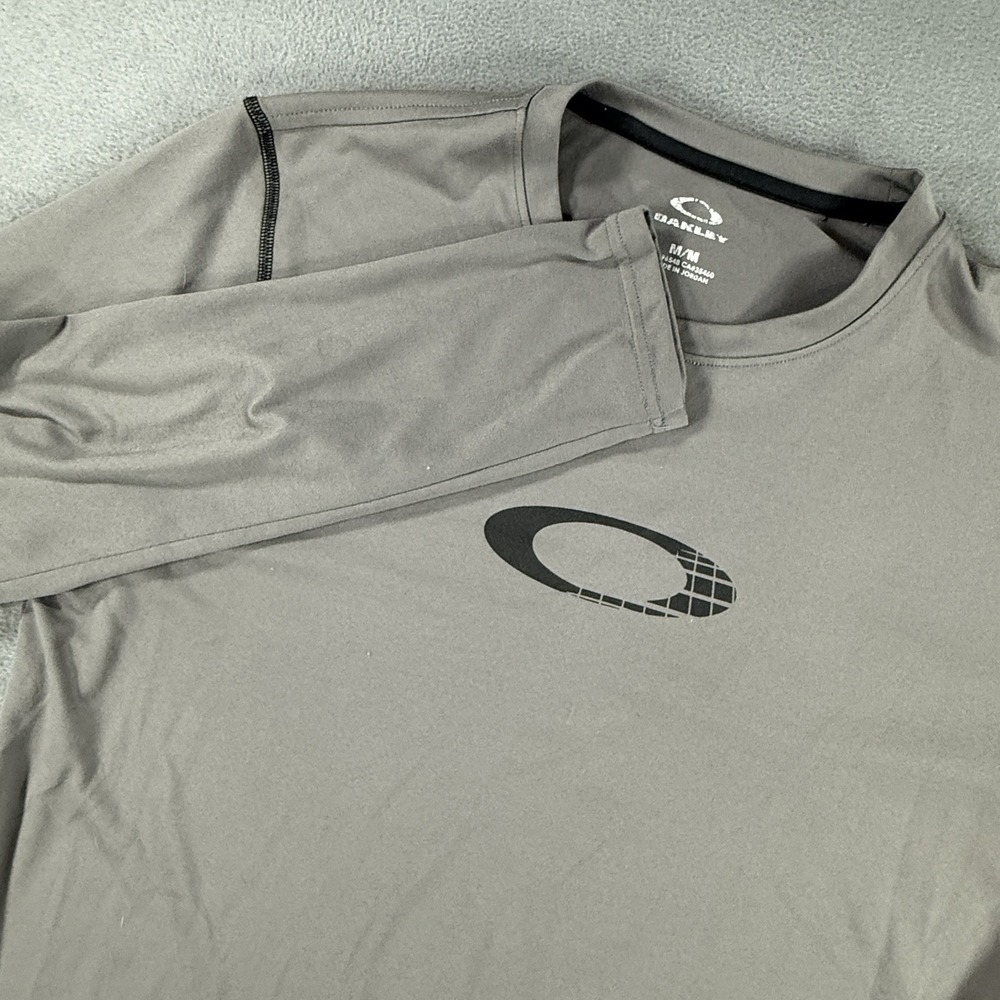 Oakley Mens Long Sleeve Performance T-Shirt Gray Logo Pullover Size M RN96548